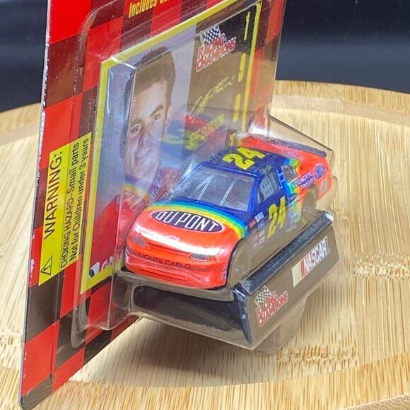NIOB 1:64 scale 1997 NASCAR car of Jeff Gordon and collectors card - Picture 5 of 7